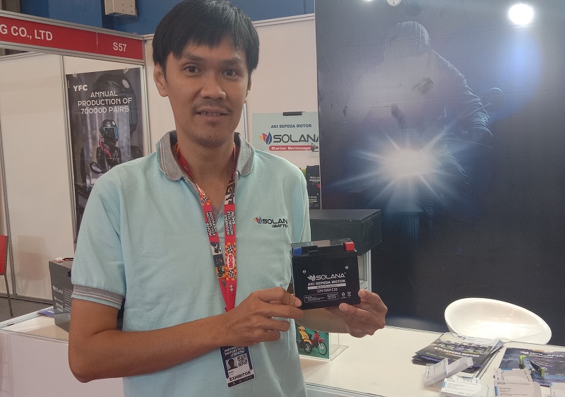 Solana Tawarkan Aki Kering Tahan Lama dan Praktis di IMOS 2025