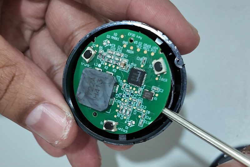 Cara Mengganti Baterai Smart Key Mobil Listrik Sendiri