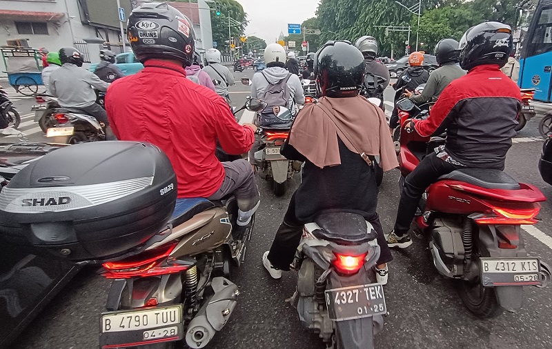 3 Cara Ngerem yang Benar untuk Pemula Motor Matic
