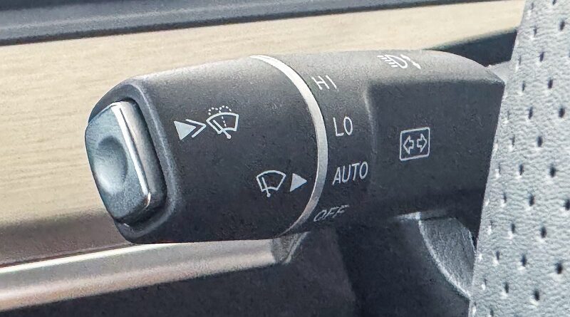 4 Cara Merawat Wiper Mobil Listrik Agar Tetap Awet