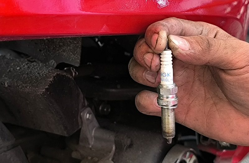 6 Tanda Busi Motor Lemah dan Cara Ceknya