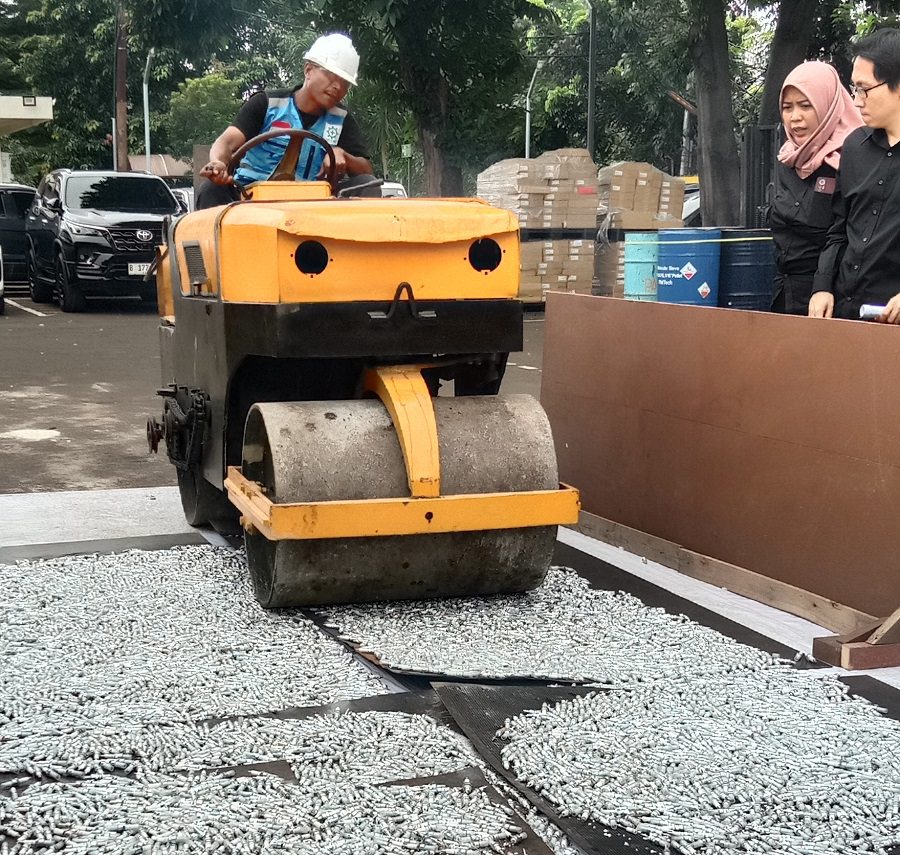 Buldozer Ribuan Busi Palsu, NGK Nyatakan Perang Produk Imitasi Ilegal