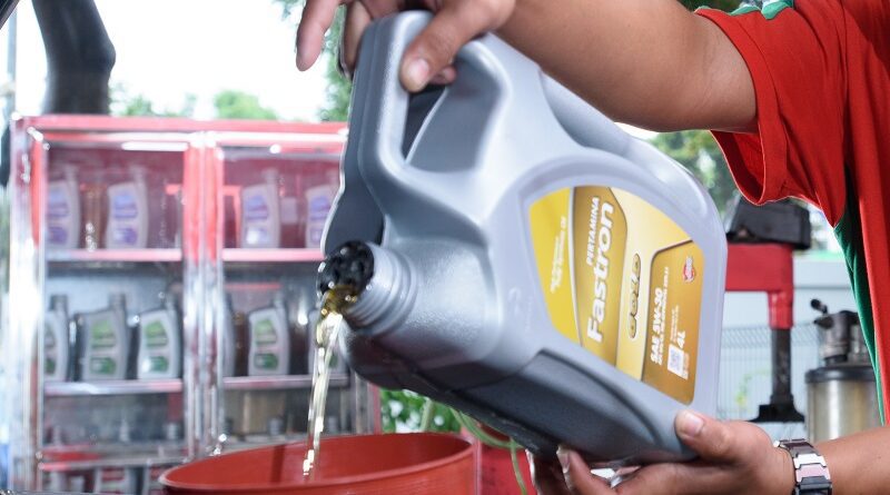 4 Tanda Oli Mesin Mobil Wajib Diganti, Nomer 2 Pas Macet Bahaya