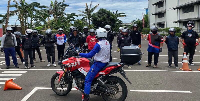 Safety Riding Center WMS, Sekolahnya Emak-Emak Sein Kiri Belok Kanan