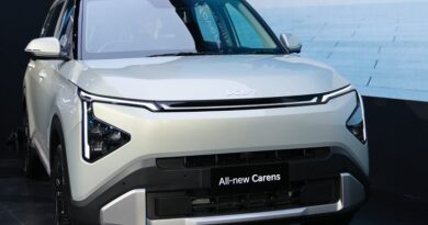 KIA Carens, MPV Legend Keluarga Kembali ke IIMS 2026 Dengan Harga 319 Juta