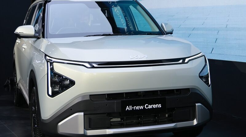 KIA Carens, MPV Legend Keluarga Kembali ke IIMS 2026 Dengan Harga 319 Juta