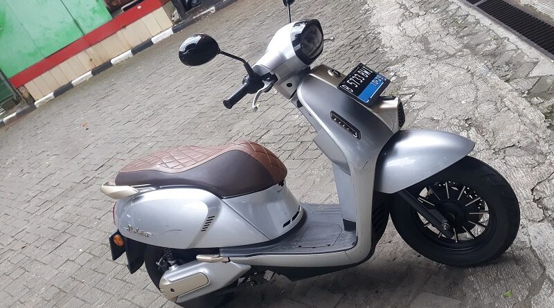 Nekat Jakarta-Karawang Naik Smooth De Sultan, Motor Listrik Idola Ojol