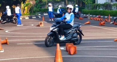 4 Cara Safety Riding ala Kartini