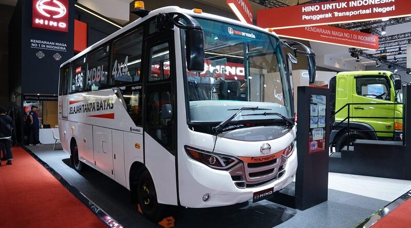 Dirancang untuk Medan Sulit di Indonesia, Bus 4x4 Hino Tawarkan Solusi Baru