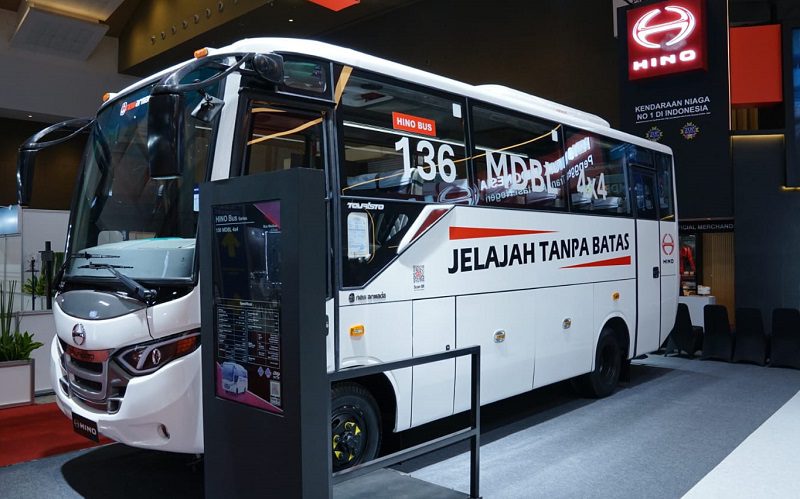 Dirancang untuk Medan Sulit di Indonesia, Bus 4x4 Hino Tawarkan Solusi Baru
