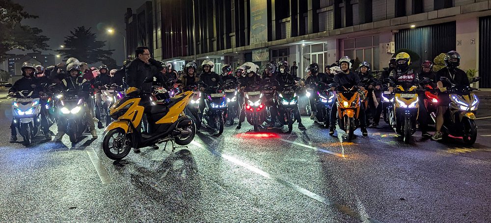 Ketika Emas Naik, 90 Bikers Konvoi Vario125 Night Ride