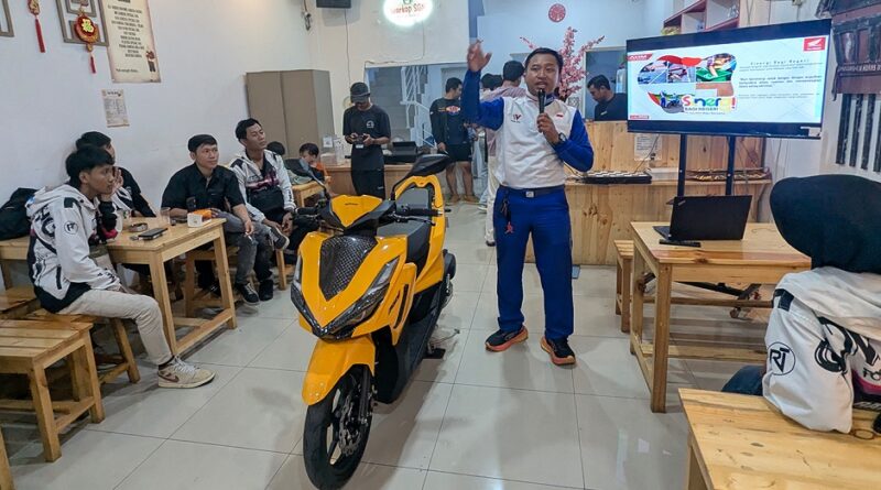 Ketika Emas Naik, 90 Bikers Konvoi Vario125 Night Ride