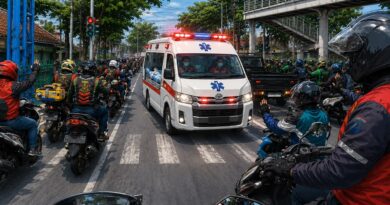  5 Hal  Wajib Biker Baik Jika Dengar Suara Sirene Ambulans