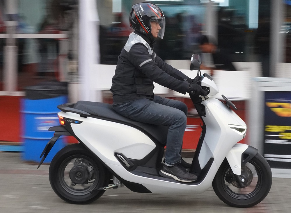 Hindari mencuci motor menggunakan steam bertekanan tinggi karena dapat berisiko