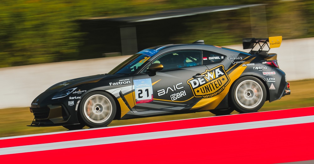 Demas Agil Bawa Dewa United Motorsport Juara Umum BRZ Super Series 2026 Mandalika