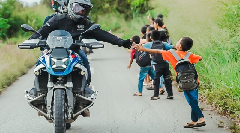 Gsrek Bagi-Bagi Panel Surya dan Air Bersih Untuk Sumba