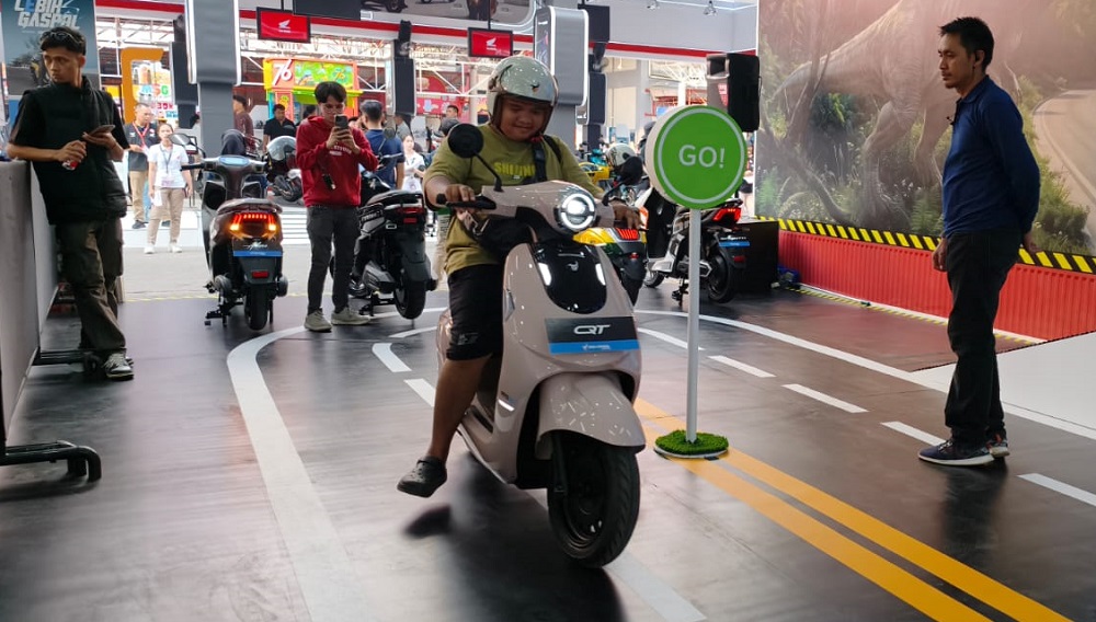 Anda Bisa Test Ride Langsung 4 Model Indomobil eMotor Langsung di Jakarta Fair 2026