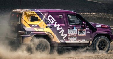 SUV Hybrid Ini Bandel, Gurun Kumtag di Taklimakan Rally 2026 Dilibas