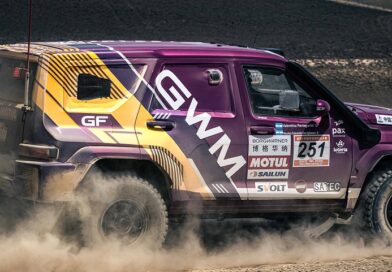 SUV Hybrid Ini Bandel, Gurun Kumtag di Taklimakan Rally 2026 Dilibas