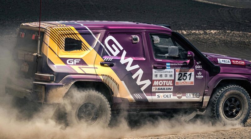 SUV Hybrid Ini Bandel, Gurun Kumtag di Taklimakan Rally 2026 Dilibas