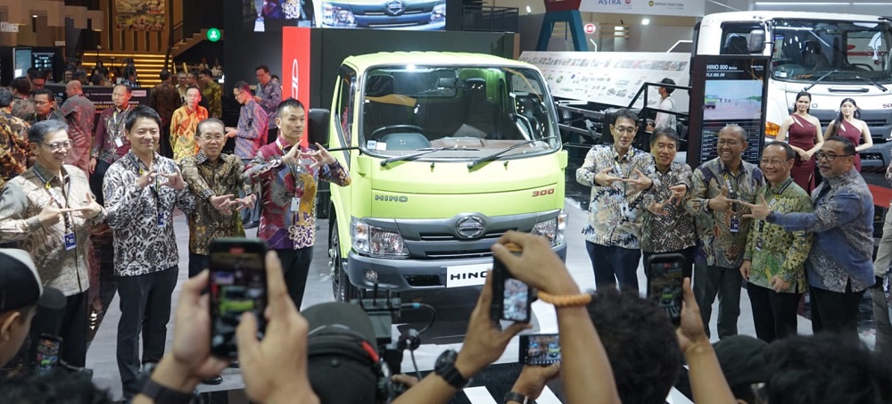 dibekali mesin J08E-WD Euro 4 bertenaga 280 PS dan kini dilengkapi Electromagnetic Retarder