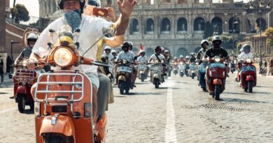 Vespa-Vespa Cantik Menyerbu Roma