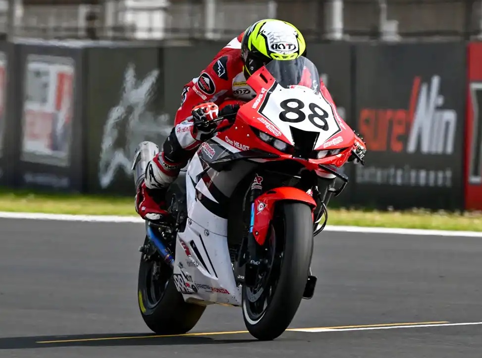 Wahana Honda Display Replika AHRT Demi Narik Konsumen Racing di Jakarta Fair 2026
