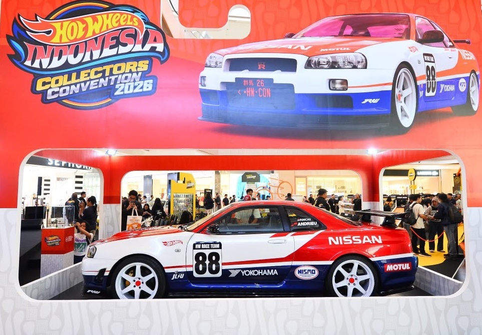 Nissan Skyline GT-R BNR34 Versi Hotwheels Raksasa