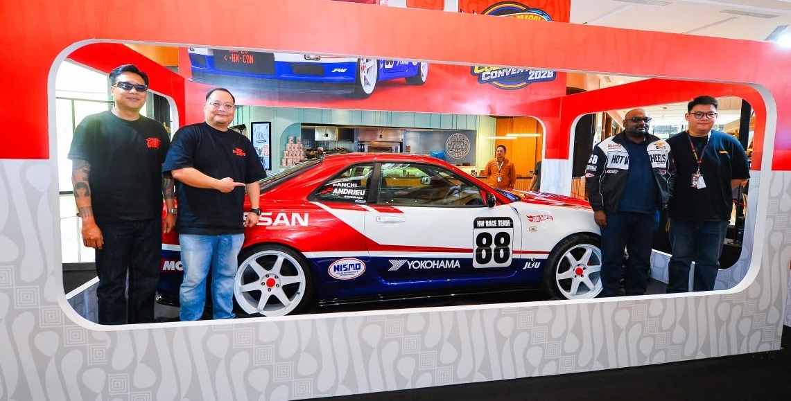 Nissan Skyline GT-R BNR34 Versi Hotwheels Raksasa