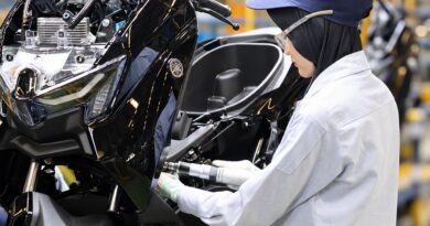 Ternyata Yamaha N-Max Dirakit Cewek