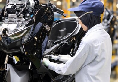 Ternyata Yamaha N-Max Dirakit Cewek