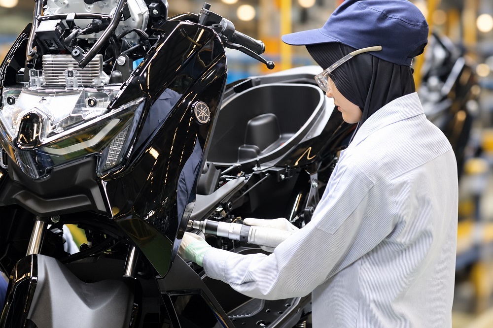 Ternyata Yamaha N-Max Dirakit Cewek